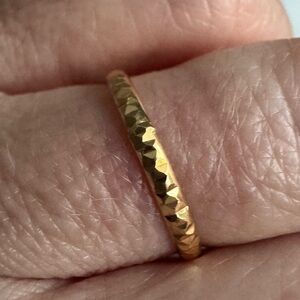 Classic 14 K Gold Faceted Women's Band Ring. Size 6